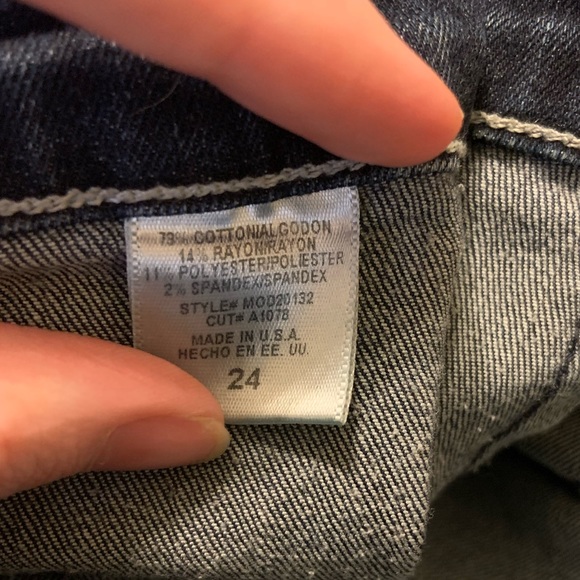 Dark Wash Retro Denim Capris - Picture 4 of 4